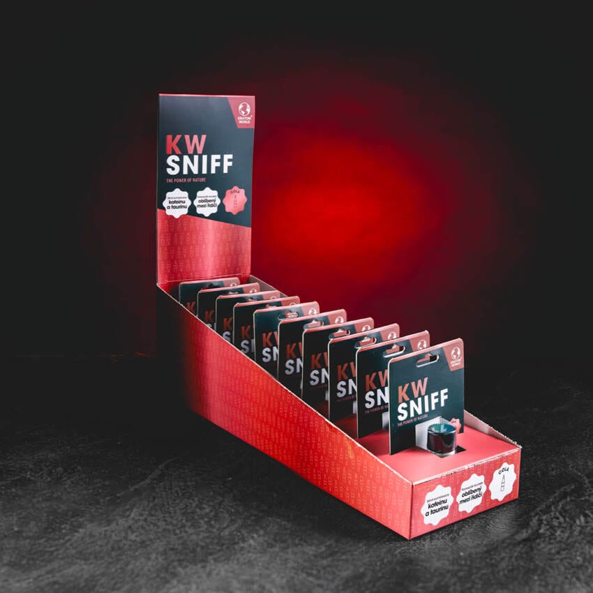 kratom world sniff snupaci kofein taurin mentol kratomworld prodej KW Sniff – energetický prášek v praktické skleněné lahvičce určený k aplikaci nosem. Obsahuje účinnou kombinaci kofeinu, taurinu a přírodního aroma pro rychlý nástup energie bez nutnosti pití kávy nebo energetických nápojů. Moderní doplněk pro okamžité povzbuzení ve chvílích únavy, ideální na cesty nebo do práce. Stylový design, diskrétní použití a silný efekt – KW Sniff přináší novou úroveň energie v kapesním balení. stojan cola