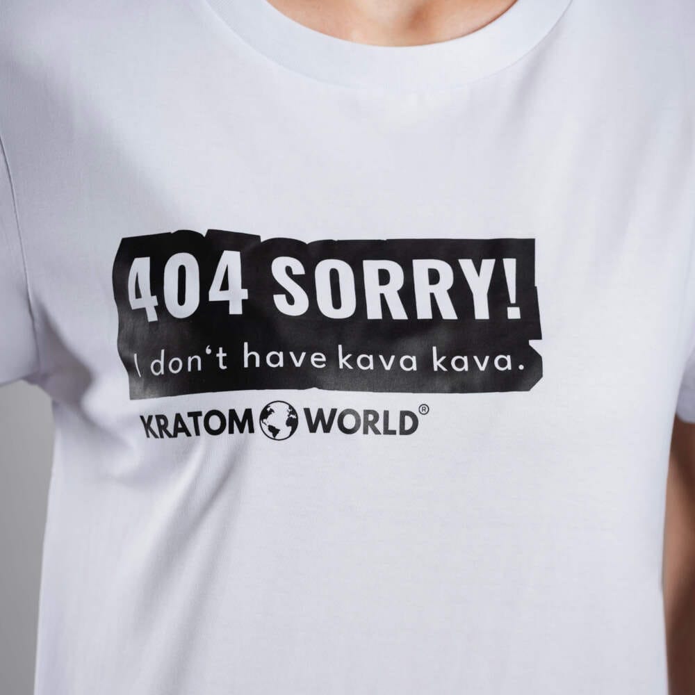 Dámské tričko Kratom World s motivem sorry I don’t have kava kava – originální merch pro milovníky kratomu a fanoušky značky Kratom World, stylový streetwear design s výrazným potiskem, pohodlné tričko pro každodenní nošení, ideální do města, na eventy i jako sběratelský kousek pro komunitu kolem kratomu close up