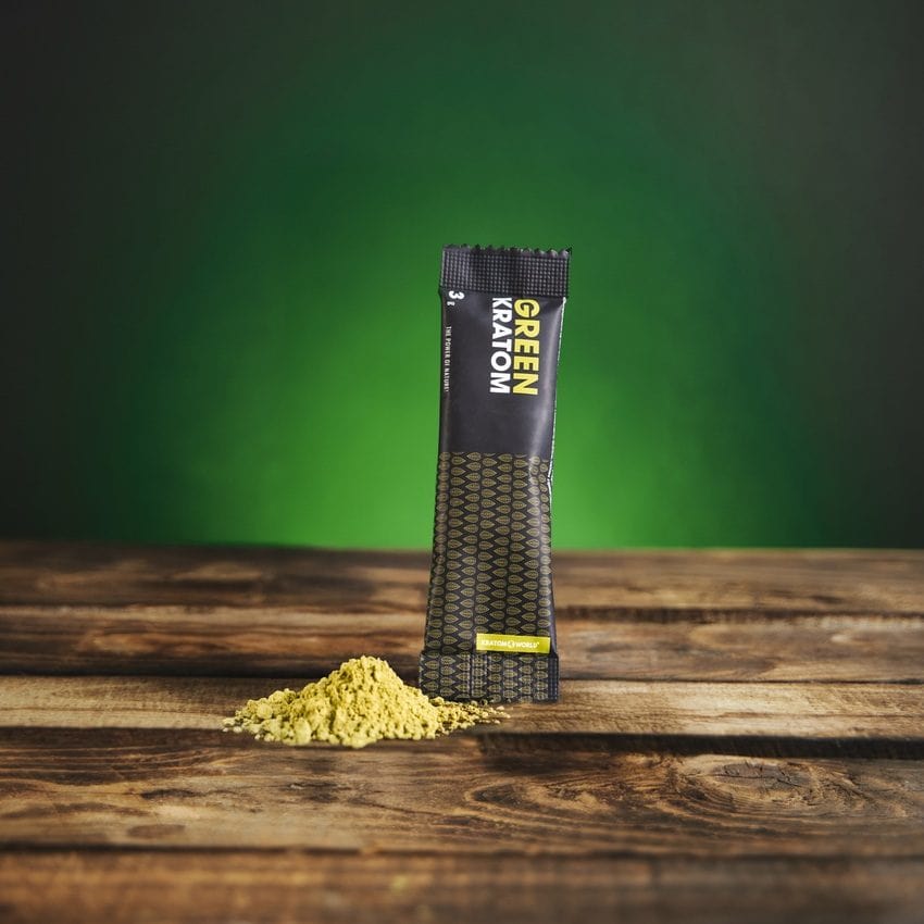 kratom world zelený bílý červený sáček red green white kratomworld prodej Kratom World Green Pure Kratom 3g sáček – jemný prášek z Indonésie, praktické malé balení kratomu ze Západního Kalimantanu, kvalitní zelený kratom od značky Kratom World