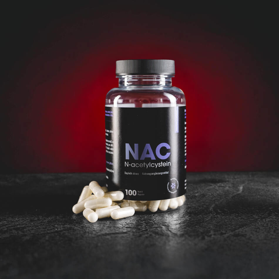 kratom world nac n acetyl l cystein kratomworld prodej NAC kapsle 100 ks – doplněk stravy N-acetylcystein pro podporu detoxikace, jater, imunity a regenerace buněk, balení Kratom World na bílém pozadí.