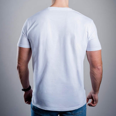 Pánské tričko Kratom World s motivem „Me? On Kratom? Never.“ – originální merch pro milovníky kratomu a fanoušky značky Kratom World, stylový streetwear design s výrazným potiskem, pohodlné tričko pro každodenní nošení, ideální do města, na eventy i jako sběratelský kousek pro komunitu kolem kratomu back